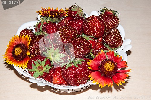 Image of Strawberry and flower.