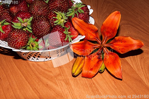 Image of Strawberry and flower.