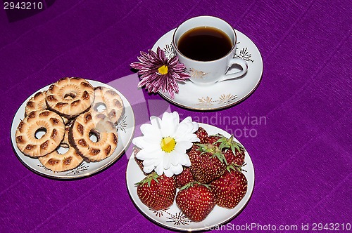 Image of Coffee Cup cookies and strawberries