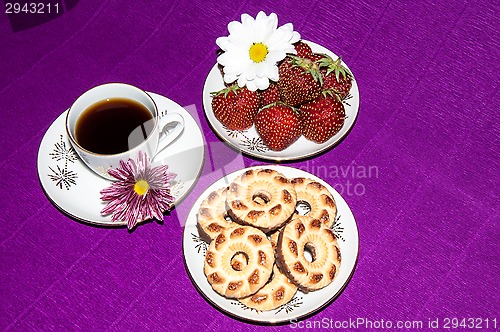 Image of Coffee Cup cookies and strawberries