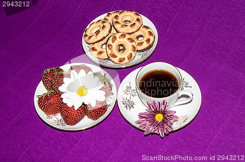 Image of Coffee Cup cookies and strawberries