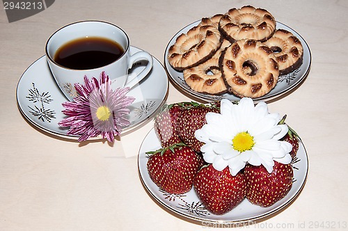 Image of Coffee Cup cookies and strawberries