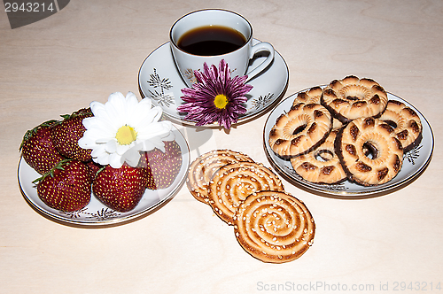 Image of Coffee Cup cookies and strawberries