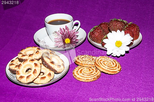 Image of Coffee Cup cookies and strawberries