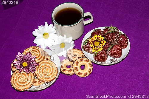 Image of Coffee Cup cookies and strawberries