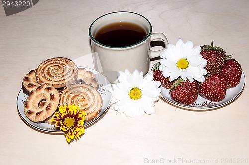 Image of Coffee Cup cookies and strawberries