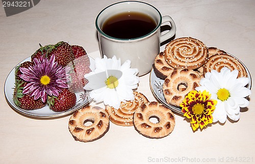 Image of Coffee Cup cookies and strawberries
