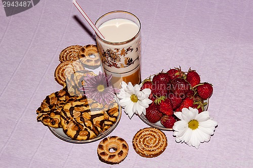 Image of Strawberries milkshake and cookies