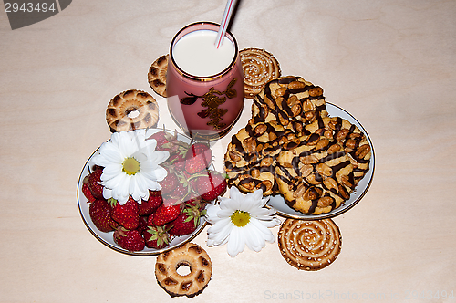 Image of Strawberries milkshake and cookies