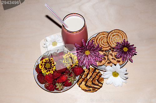 Image of Strawberries milkshake and cookies,