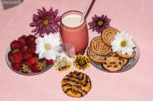 Image of Strawberries milkshake and cookies,