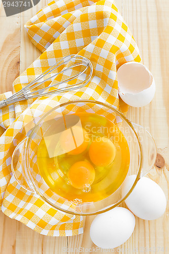 Image of Raw eggs and whisk