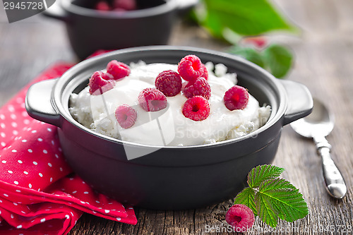 Image of Cheese cottage with strawberry