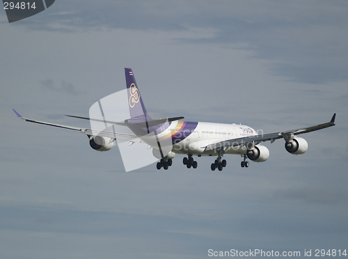 Image of Thai Airways A340 landing