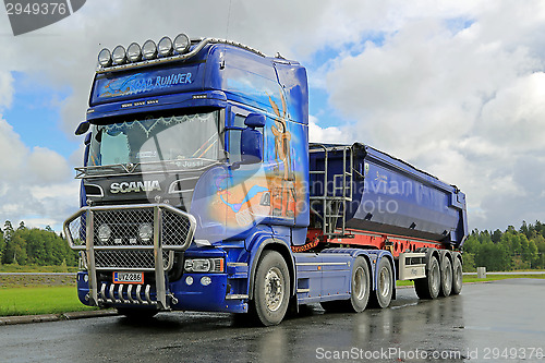 Image of Scania R620 Show Truck at Work
