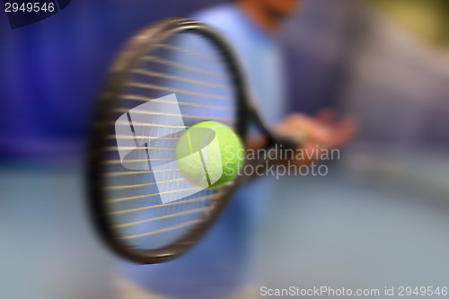 Image of 	male tennis player in action