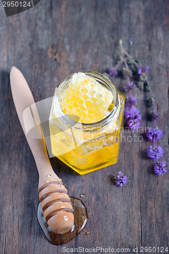 Image of honeycomb and honey