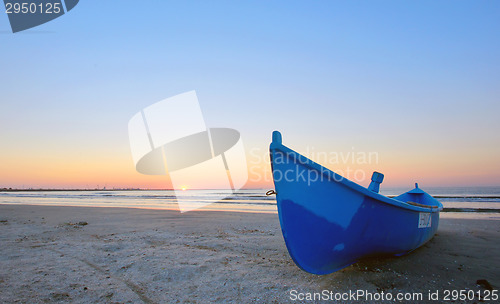 Image of boat on the seashore