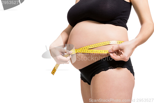 Image of Pregnant woman measuring her abdomen