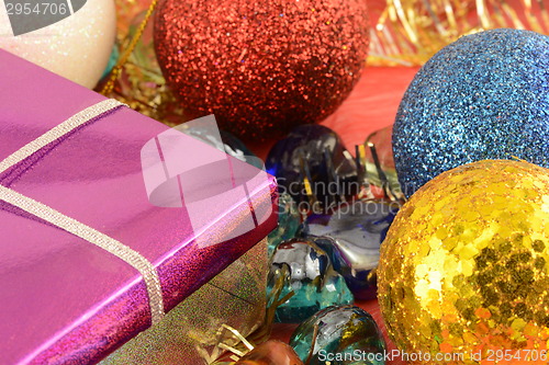 Image of Gift box with new year balls, christmas decoration
