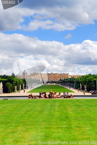 Image of Versailles gardens and palace