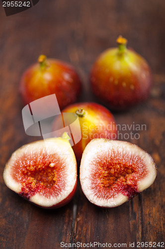 Image of fresh figs over old wood