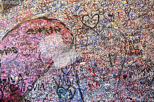 Image of Wall full of messages in Juliet's House