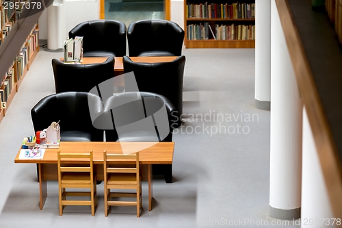 Image of Relaxing chairs in a library