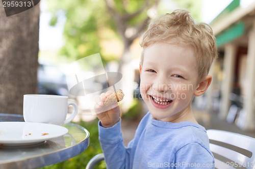 Image of kid in cafe