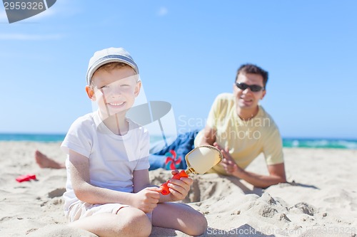 Image of family at the beach