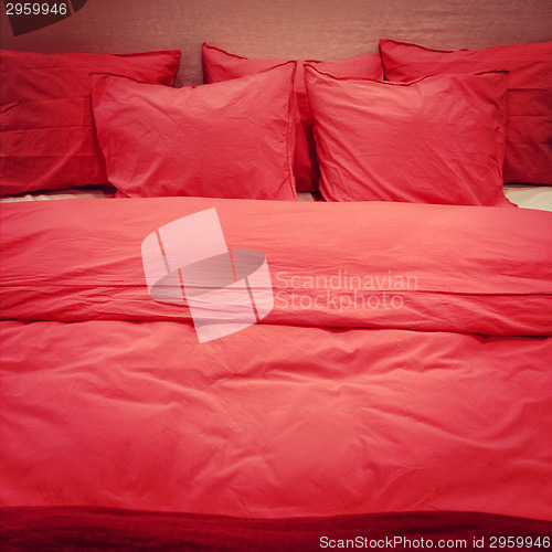 Image of Red romantic bed linen