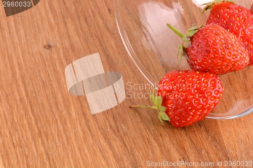 Image of Fresh strawberry fruit in a glass dish