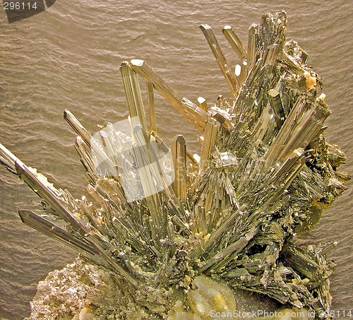 Image of Shinny mineral