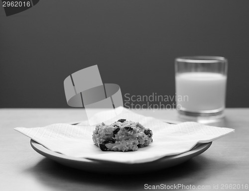 Image of Oatmeal raisin cookie with a glass of milk 