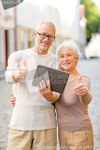 Image of senior couple photographing on city street