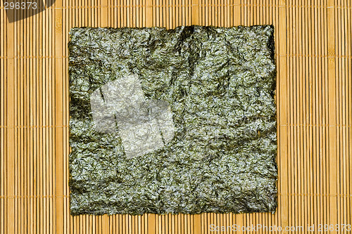 Image of Seaweed on bamboo mat

