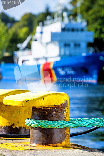 Image of Rope with anchored ship