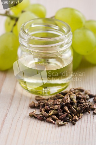 Image of grape seed oil 