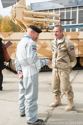 Image of Representatives of Uralvagonzavod plant near tank