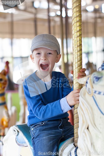 Image of kid at the amusement park