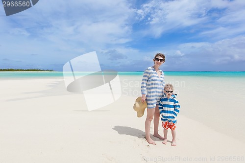 Image of family at the beach