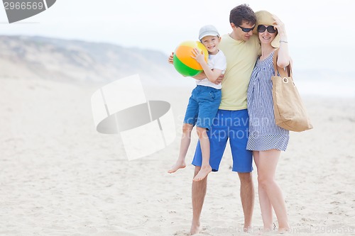 Image of family at the beach