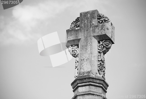 Image of Stone cross war memorial outside Winchester Cathedral