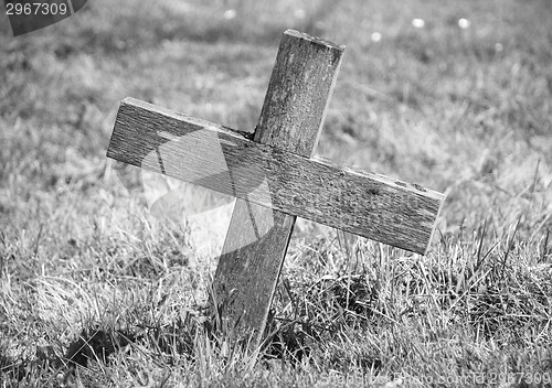Image of Wooden cross marking a grave