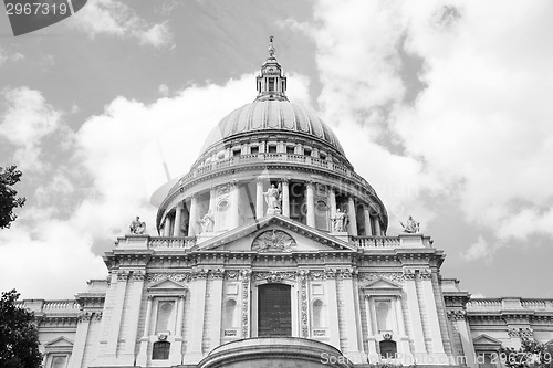 Image of South facade of St Paul's Cathedral