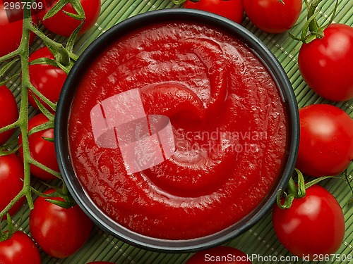 Image of bowl of ketchup or tomato sauce