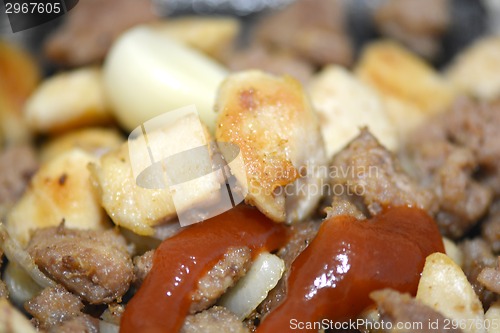 Image of Fried pork liver with tomatoes and potatoes