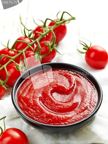 Image of Bowl of ketchup or tomato sauce