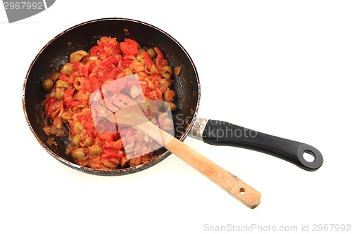 Image of tomato sauce with olives 