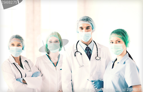 Image of group of doctors in operating room